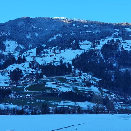 Ferienwohnung Kroell Zell am Ziller Pokoj fotografie